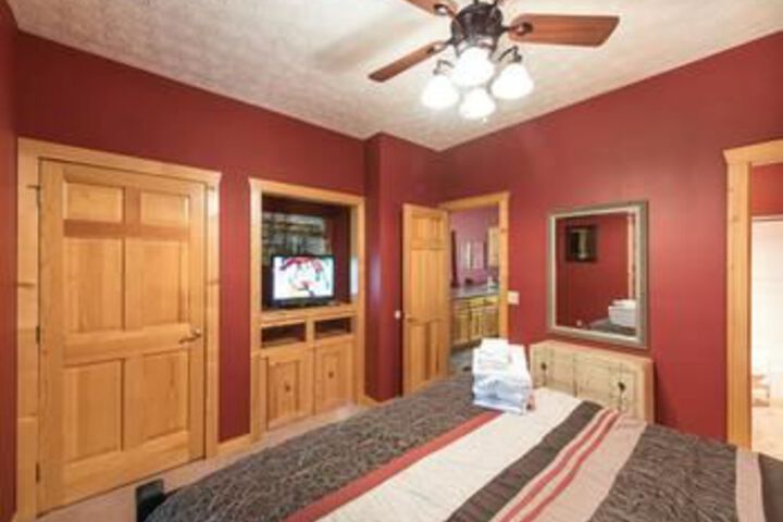 Room 8 of 23