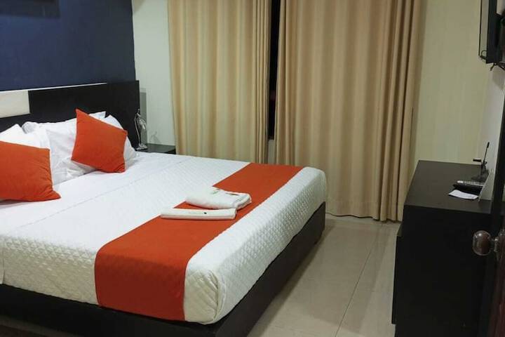 Room 6 of 28