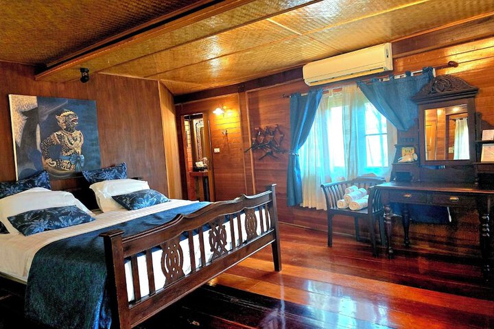 Room 15 of 163