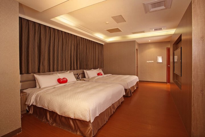 Room 5 of 32