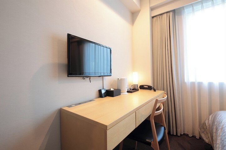 Room 9 of 48