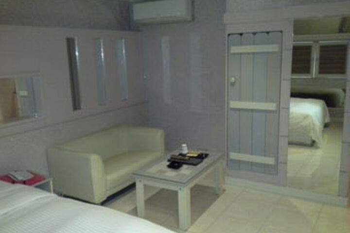 Room 25 of 68