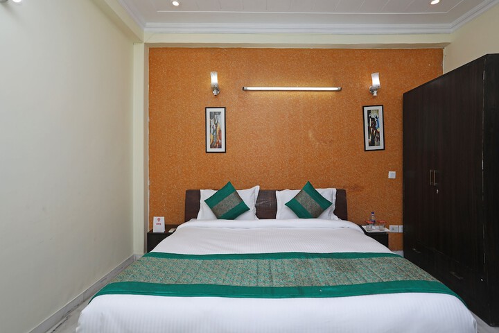 Room 14 of 18