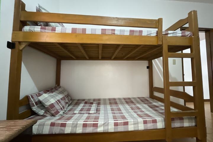 Room 40 of 200