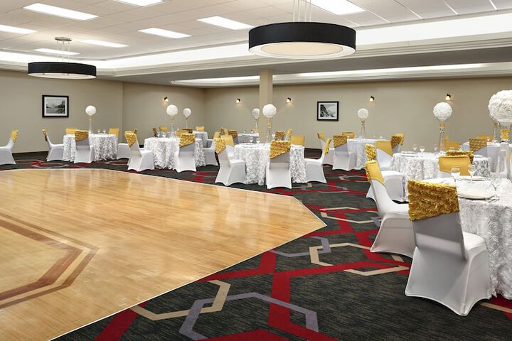 Ballroom/Hall 61 of 77