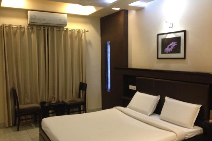 Room 6 of 34