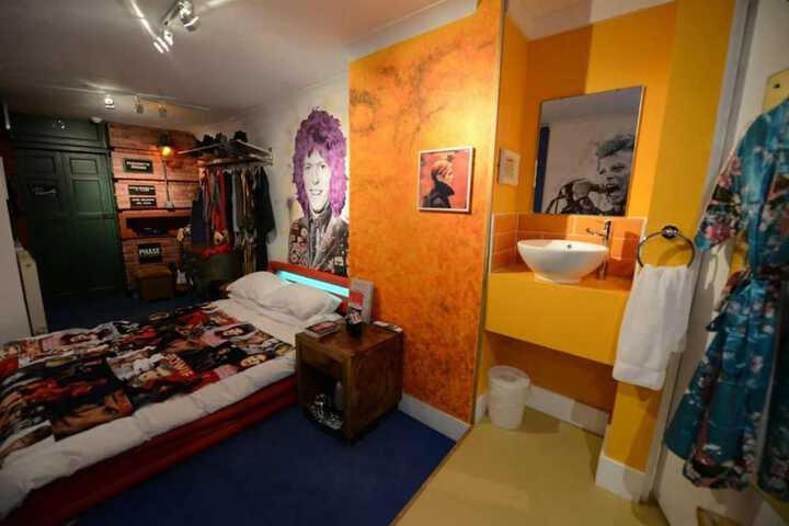 Room 45 of 272