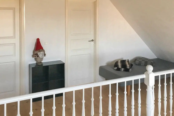 Room 9 of 21