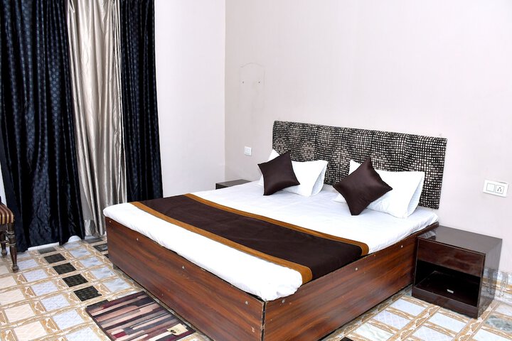 Room 12 of 24