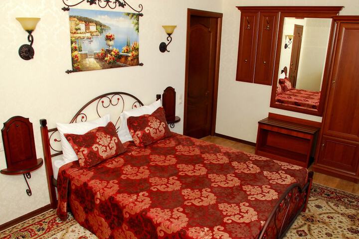Room 3 of 53