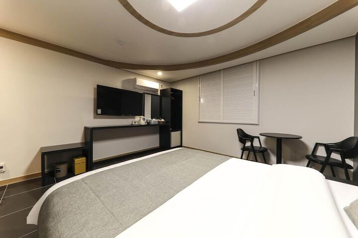 Room 26 of 42