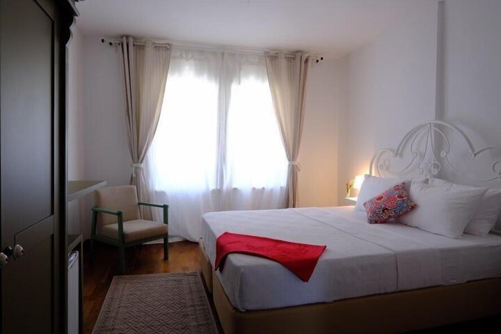 Room 16 of 19