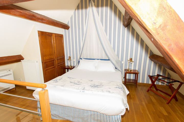 Room 52 of 117