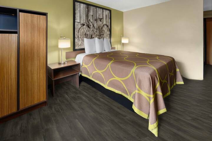 Room 15 of 37