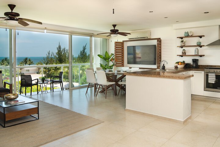 ARENA Stunning 2 BDR Beachfront- Designer Vibes