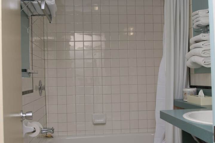 Room 9 of 35