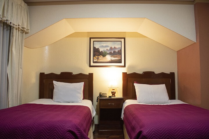 Room 4 of 16