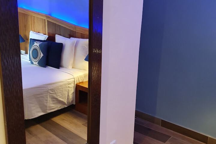 Room 6 of 30