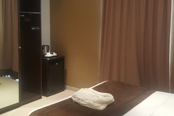 Room 9 of 33