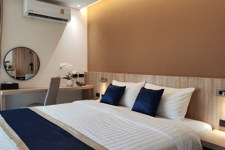 Room 13 of 35