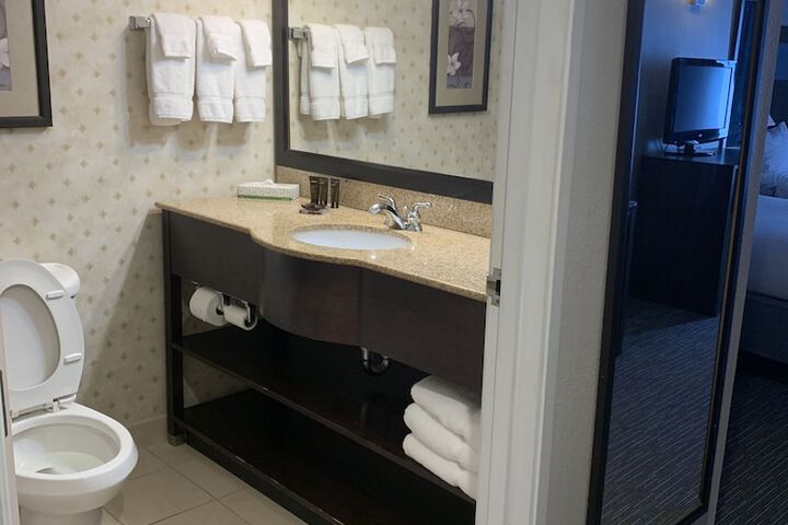 1 King Accessible with Roll in Shower (19 of 39)