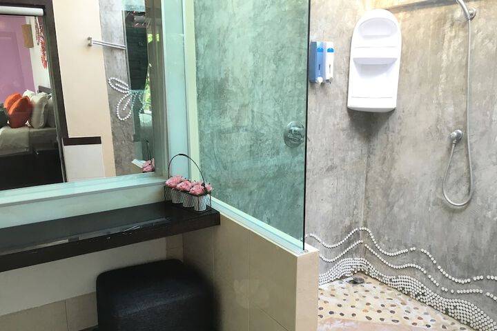 Room 72 of 106