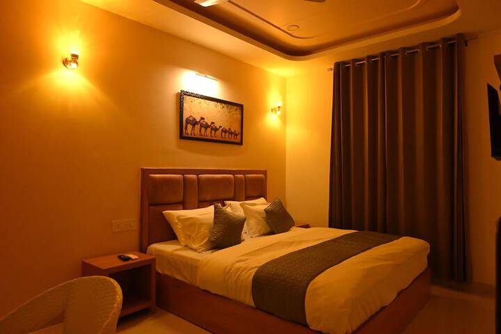 Room 6 of 18