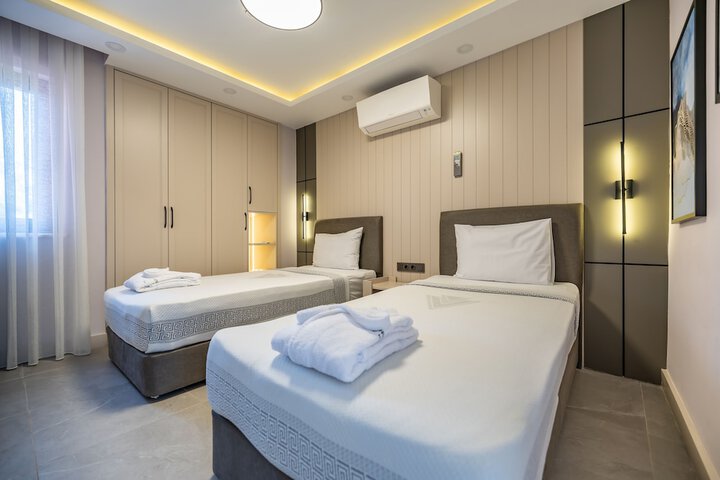 Room 21 of 252