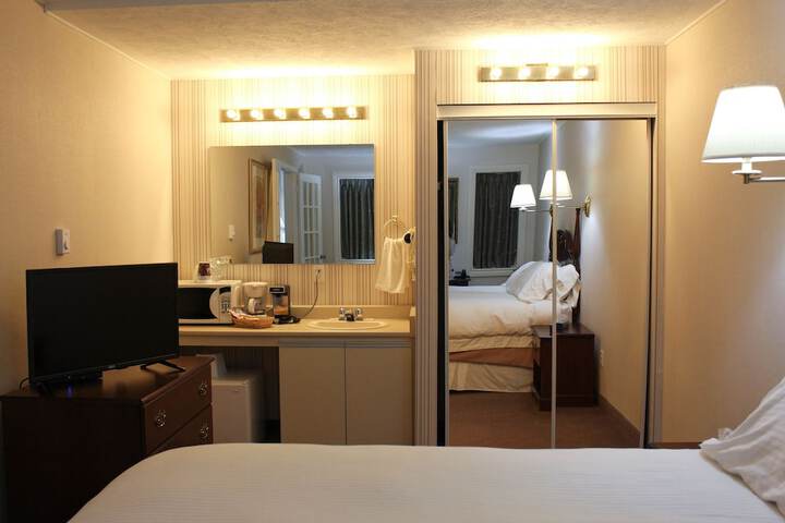 Breakfast/Coffee Service 20 of 33