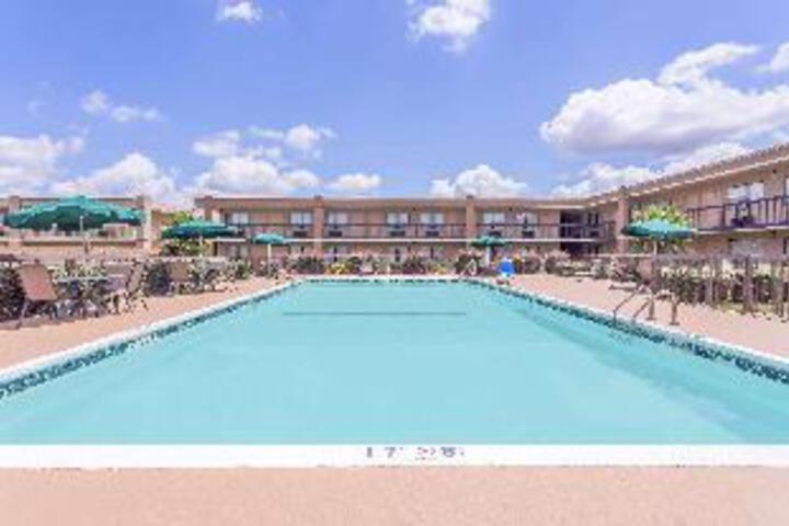 Pool 8 of 41