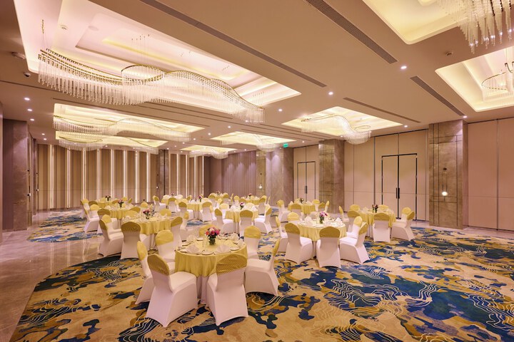 Ballroom/Hall 86 of 87