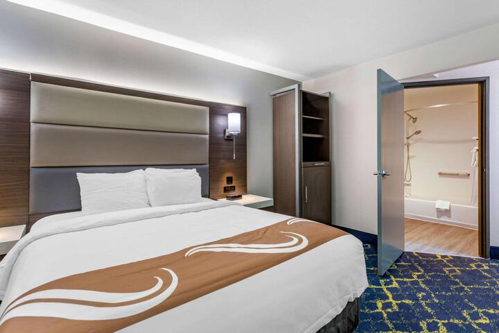 Queen Bed Accessible (6 of 12)