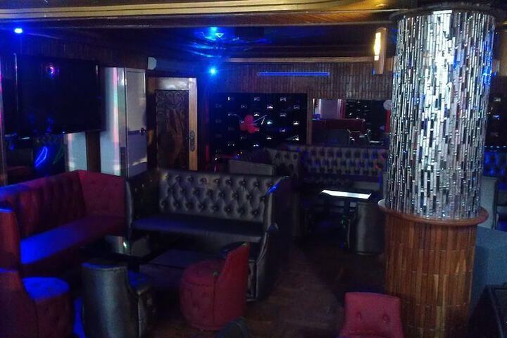 Lounge 64 of 80