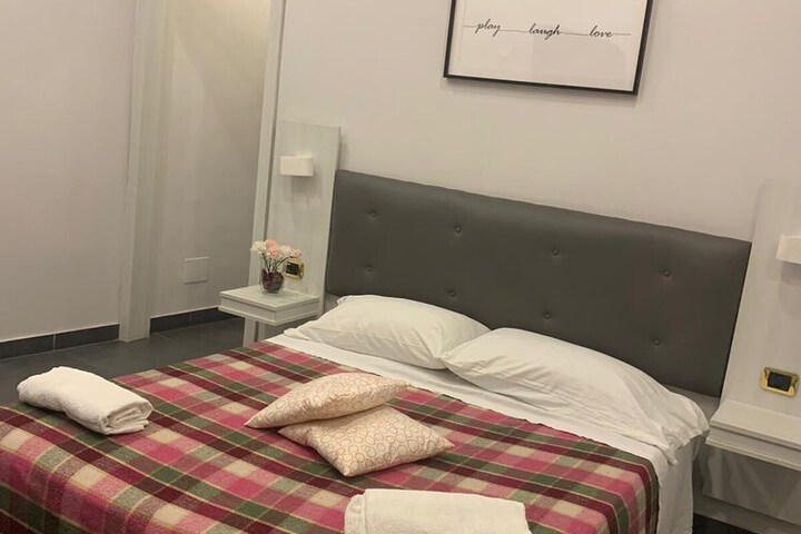 Room 4 of 7