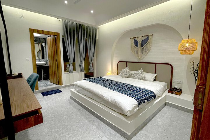 Room 3 of 10