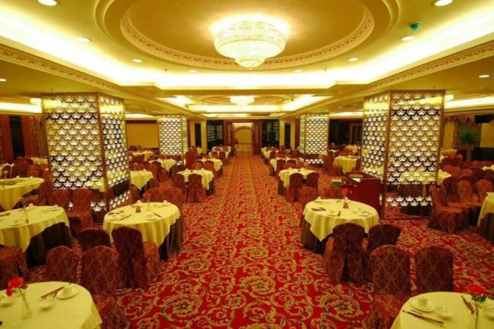 Ballroom/Hall 24 of 32