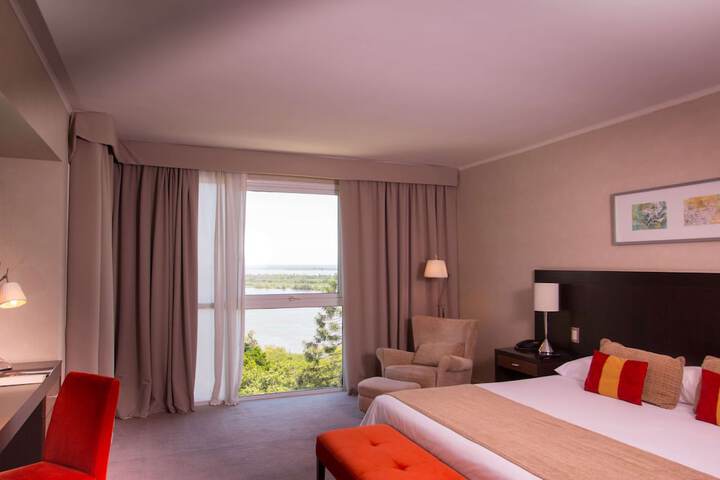 Room 6 of 28