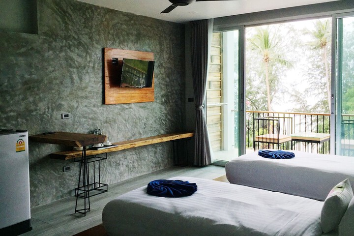 Room 18 of 48