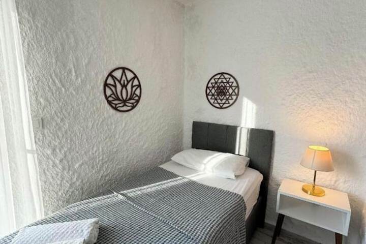 Room 9 of 19