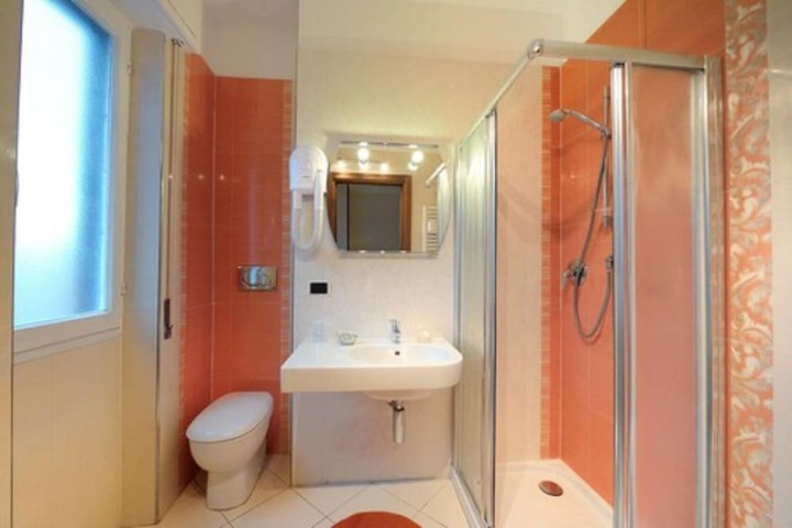 Room 15 of 21