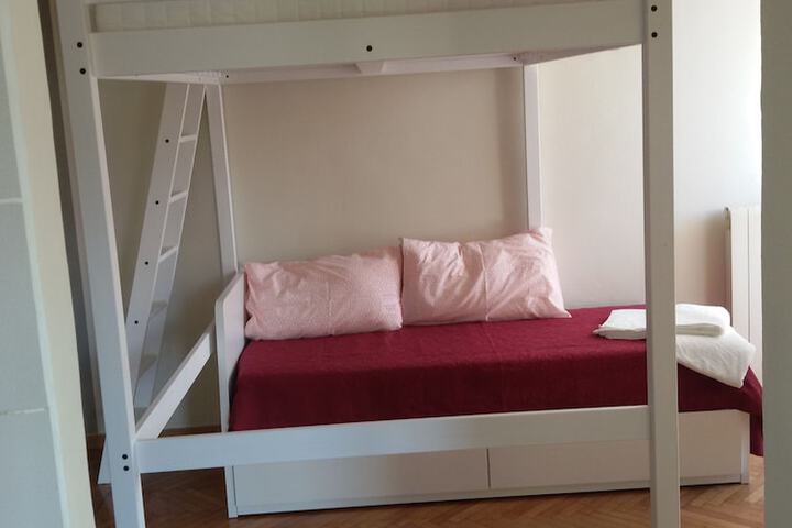 Room 17 of 28