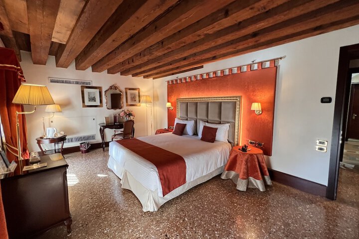 Room 95 of 290