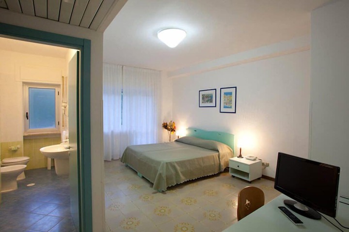 Room 6 of 24