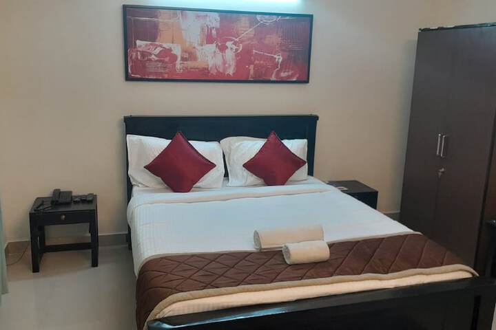 Room 4 of 18