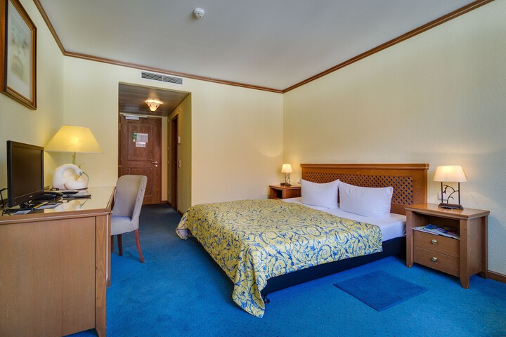 Room 6 of 62