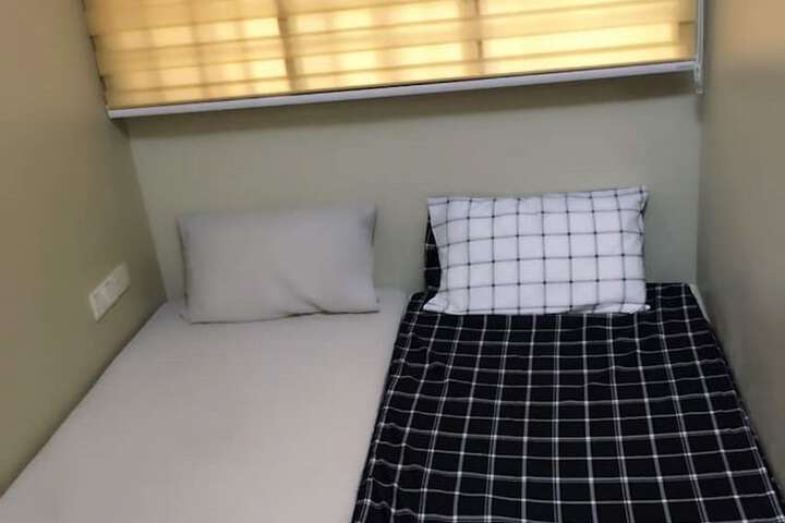 Room 6 of 17