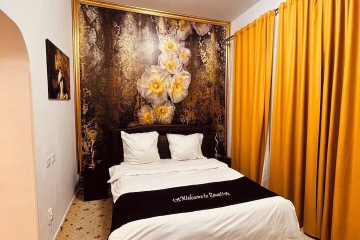 Room 10 of 30