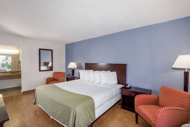 1 King Bed Accessible (6 of 11)