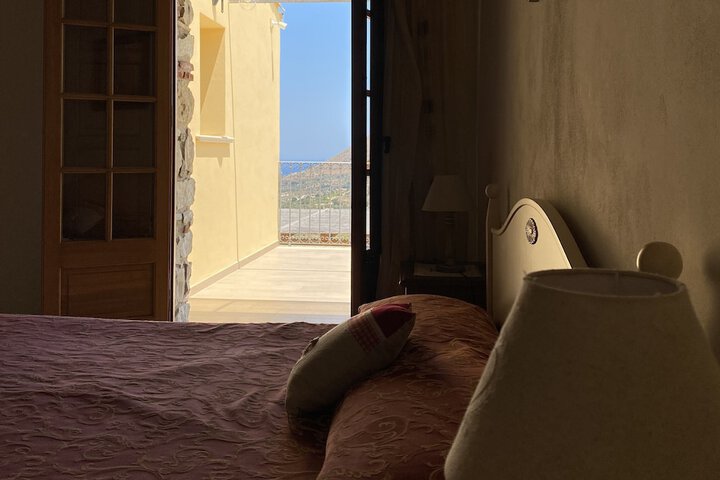 Room 6 of 97