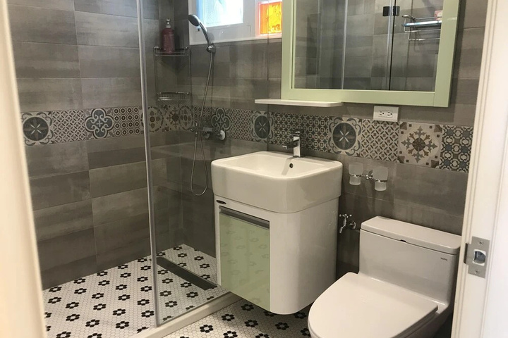 Room 8 of 23